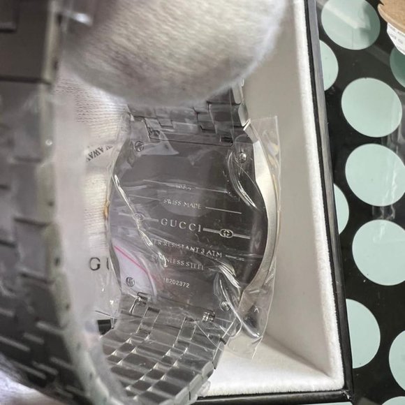 NIB GUCCI 25H Quartz Champagne Dial Men's Watch - Picture 4 of 7